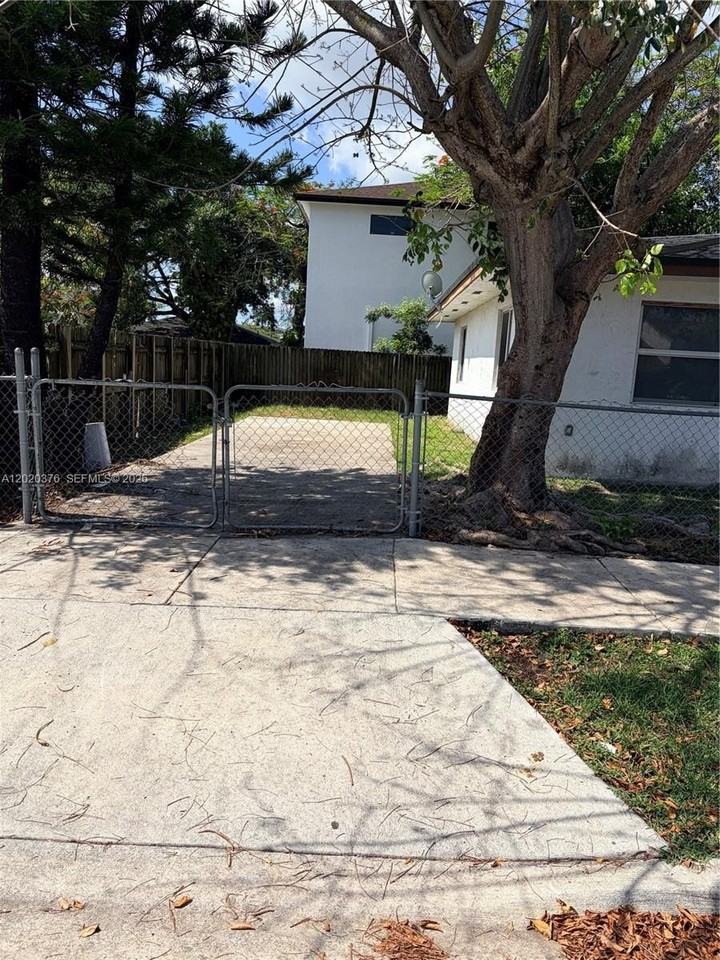 1329 Nw 6th Ave #A - Photo 3 of 13