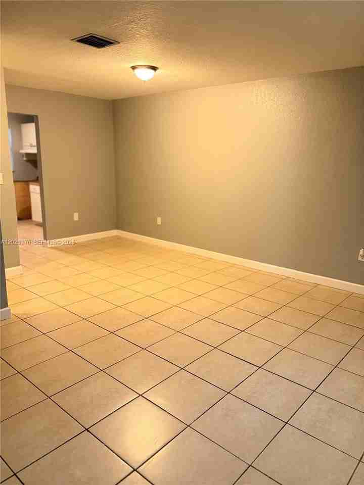 1329 Nw 6th Ave #A - Photo 4 of 13