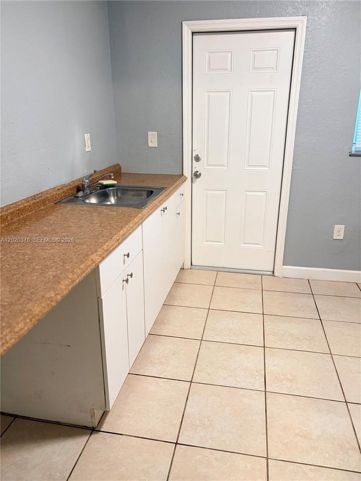 1329 Nw 6th Ave #A - Photo 5 of 13