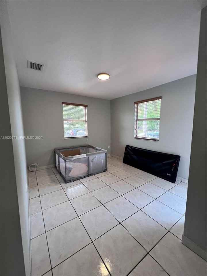 16940 Sw 94th Ave #0 - Photo 3 of 10