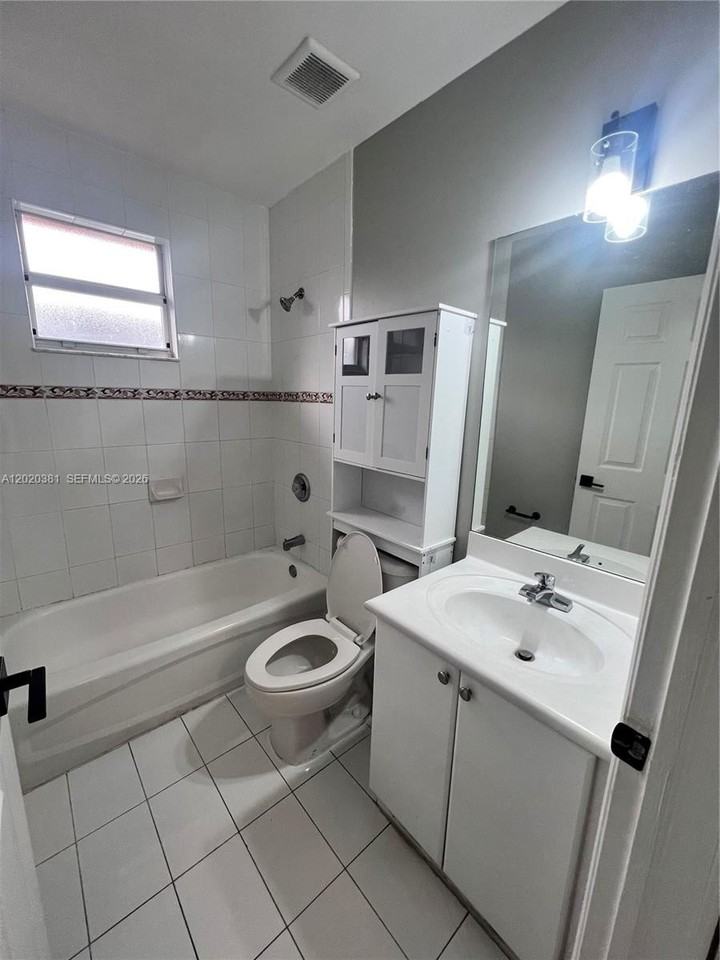16940 Sw 94th Ave #0 - Photo 5 of 10