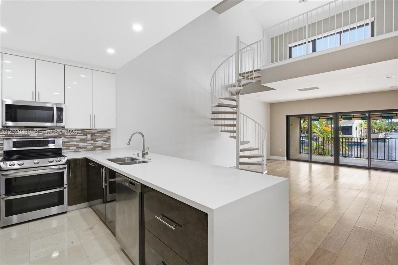 8555 Ardoch Rd - Photo 3 of 42