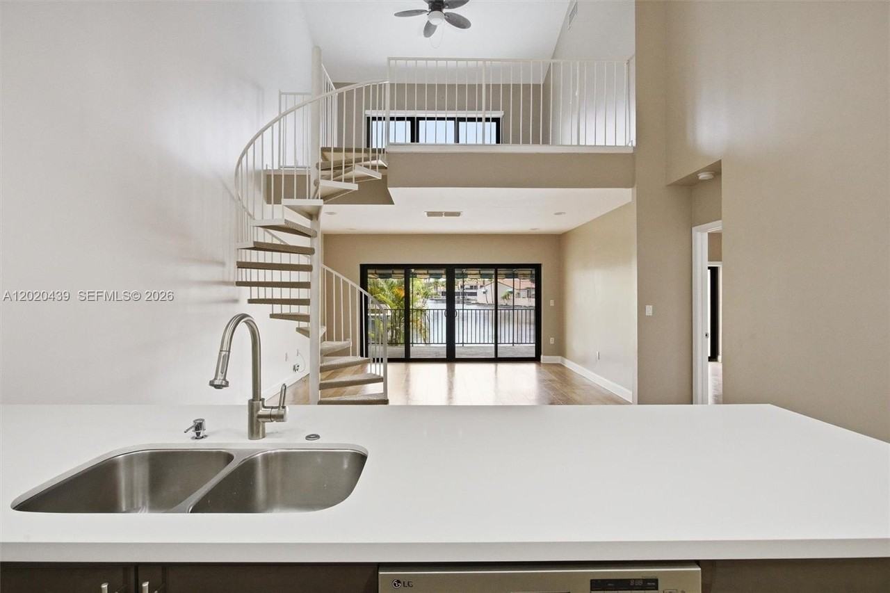 8555 Ardoch Rd - Photo 4 of 42