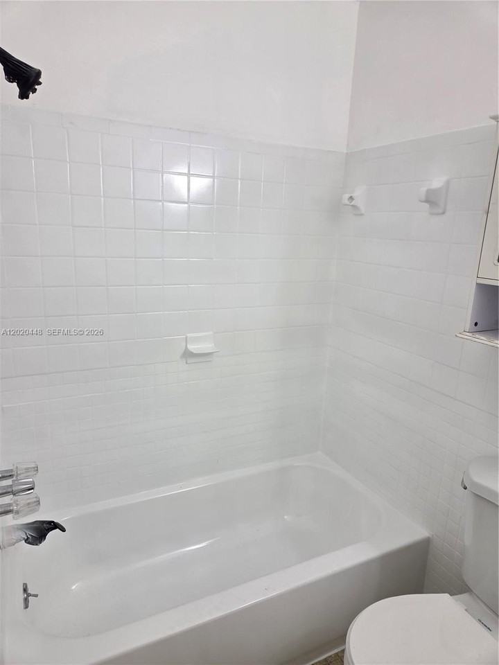 4030 Sw 61st Ave #6 - Photo 4 of 12