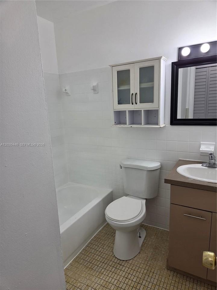 4030 Sw 61st Ave #6 - Photo 5 of 12
