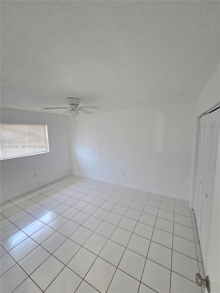 4030 Sw 61st Ave #6 - Photo 7 of 12
