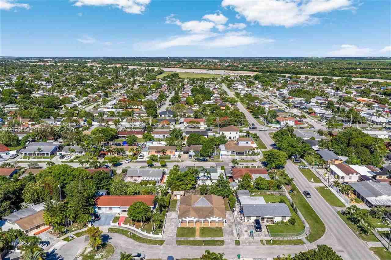 30323 Sw 152nd Pl - Photo 5 of 35