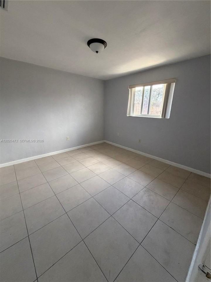2924 Nw 132nd Ter #3 - Photo 7 of 12