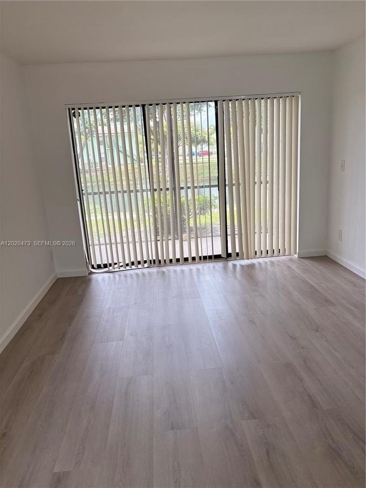 8753 Nw 39th St #8753 - Photo 4 of 14