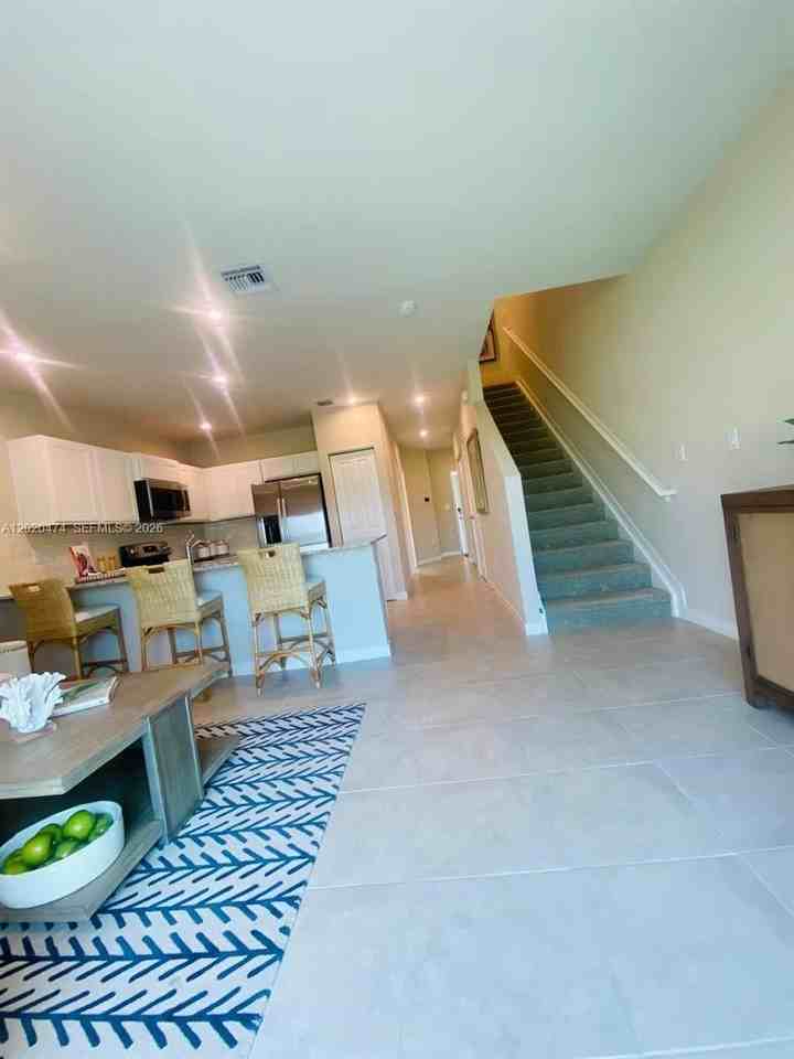 440 Nw 11th Ave #1 - Photo 2 of 5