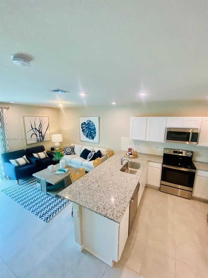 440 Nw 11th Ave #1 - Photo 4 of 5