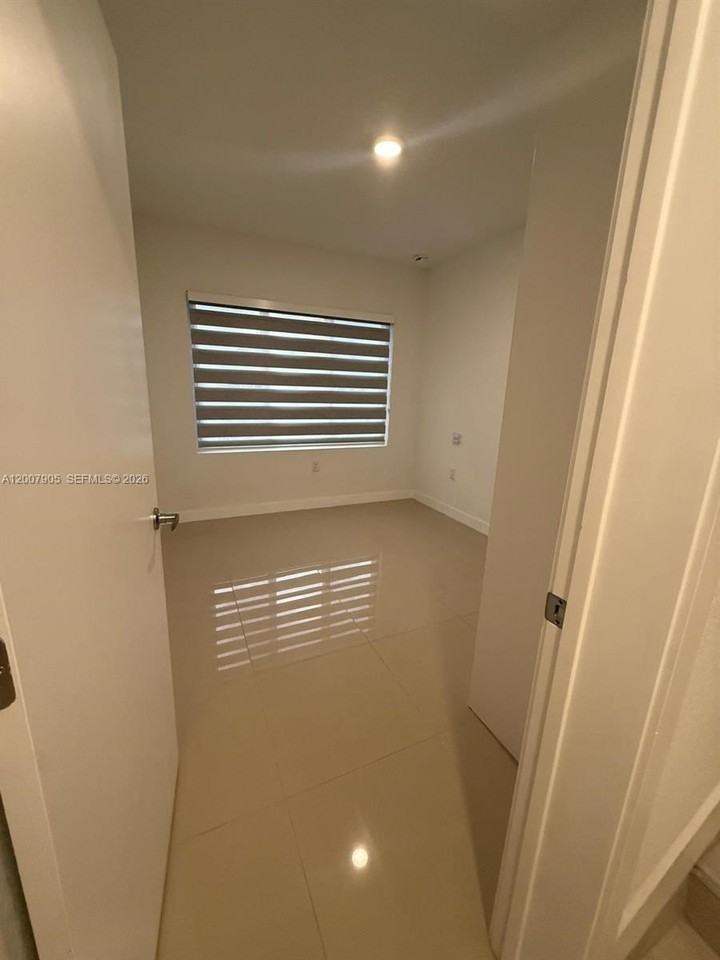25664 Sw 143rd Path - Photo 3 of 8