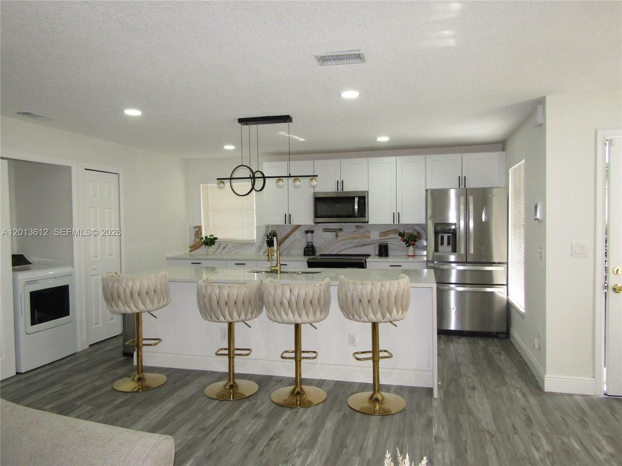 2447 Messina Ave - Photo 5 of 8