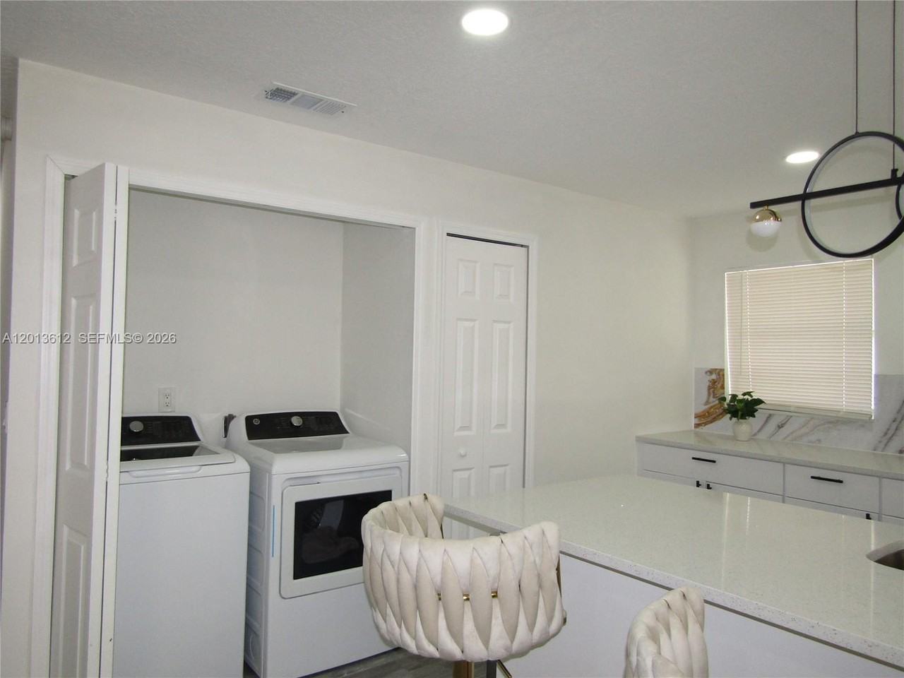 2447 Messina Ave - Photo 7 of 8
