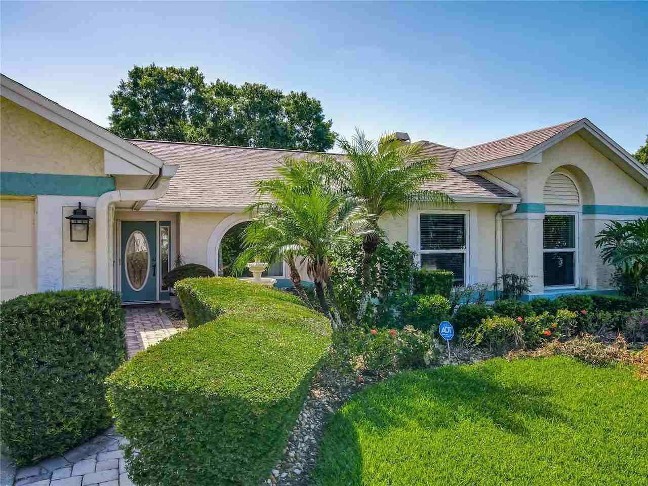 1843 Shadyhill Ter - Photo 4 of 50