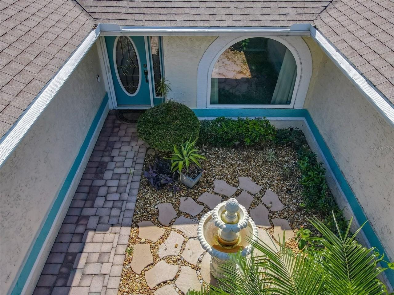 1843 Shadyhill Ter - Photo 5 of 50