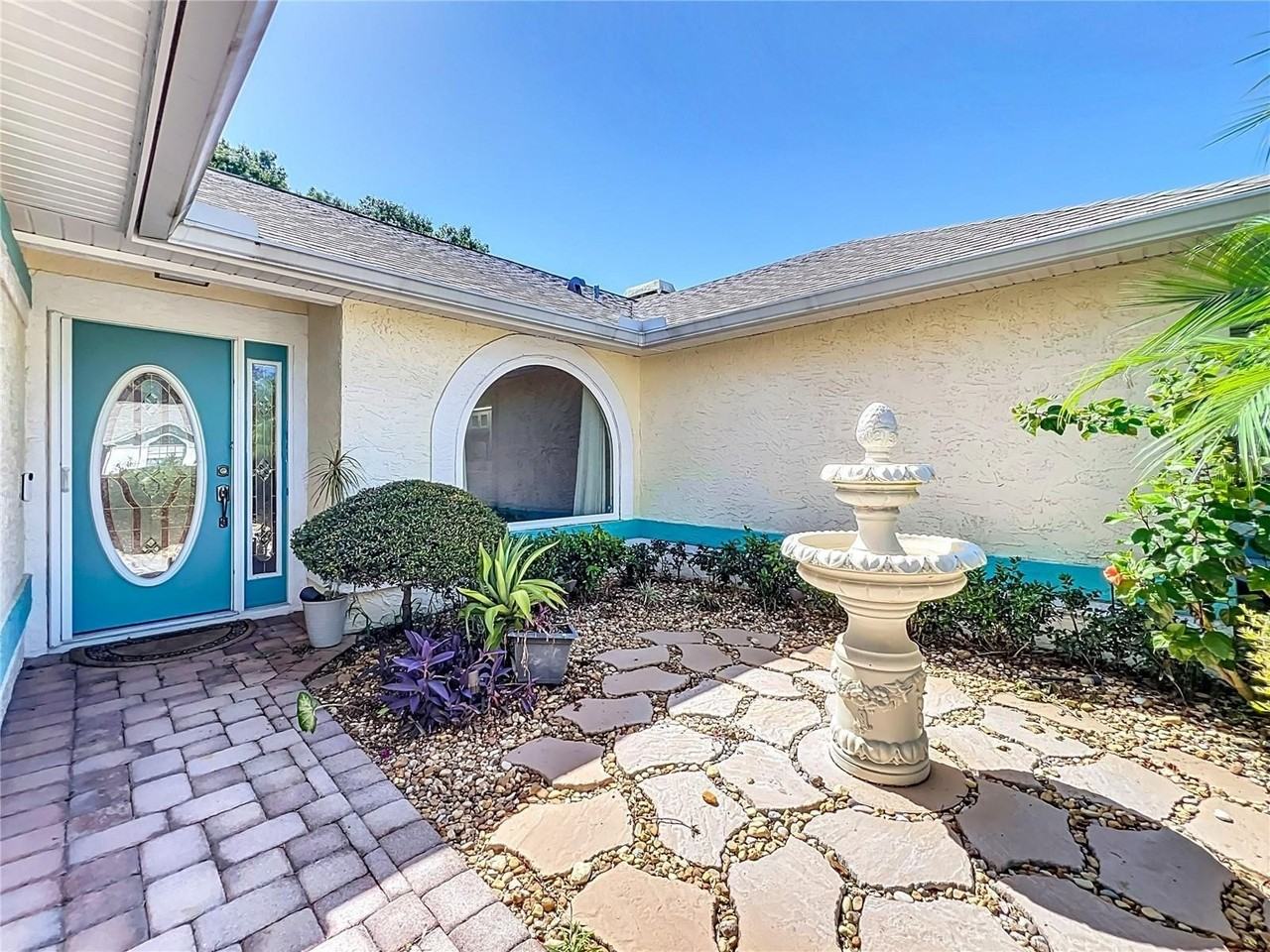 1843 Shadyhill Ter - Photo 6 of 50