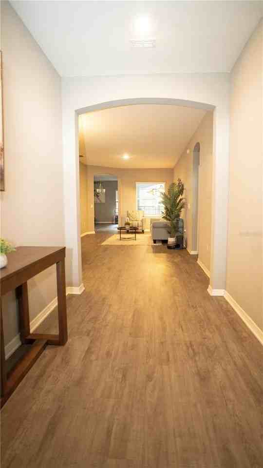 1109 Montgomery Ln - Photo 3 of 22