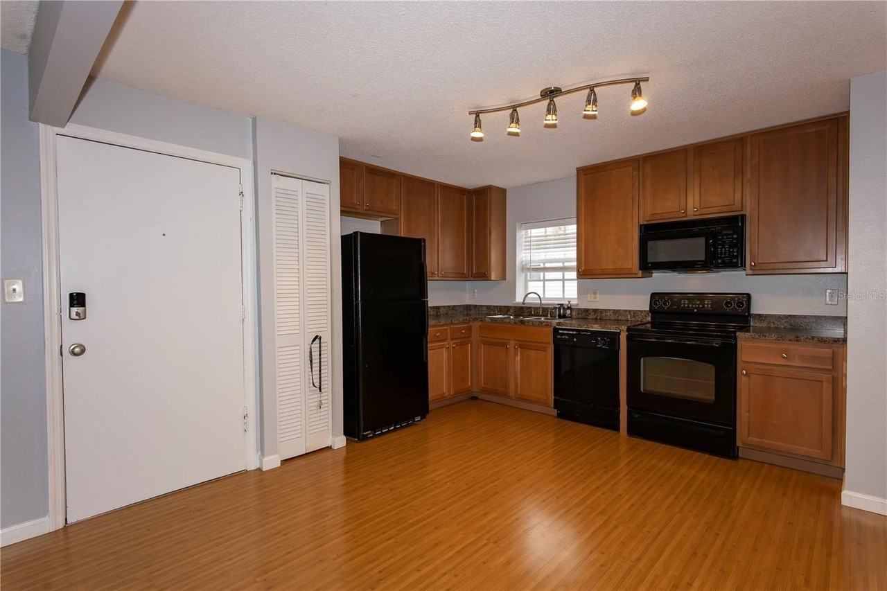 317 E Amelia St #8 - Photo 3 of 13