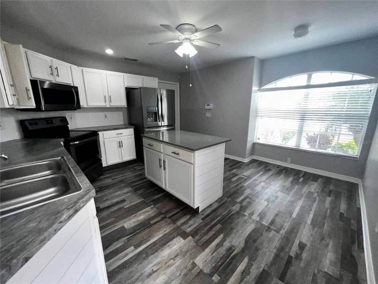 2620 Regency Oak Ln - Photo 3 of 36
