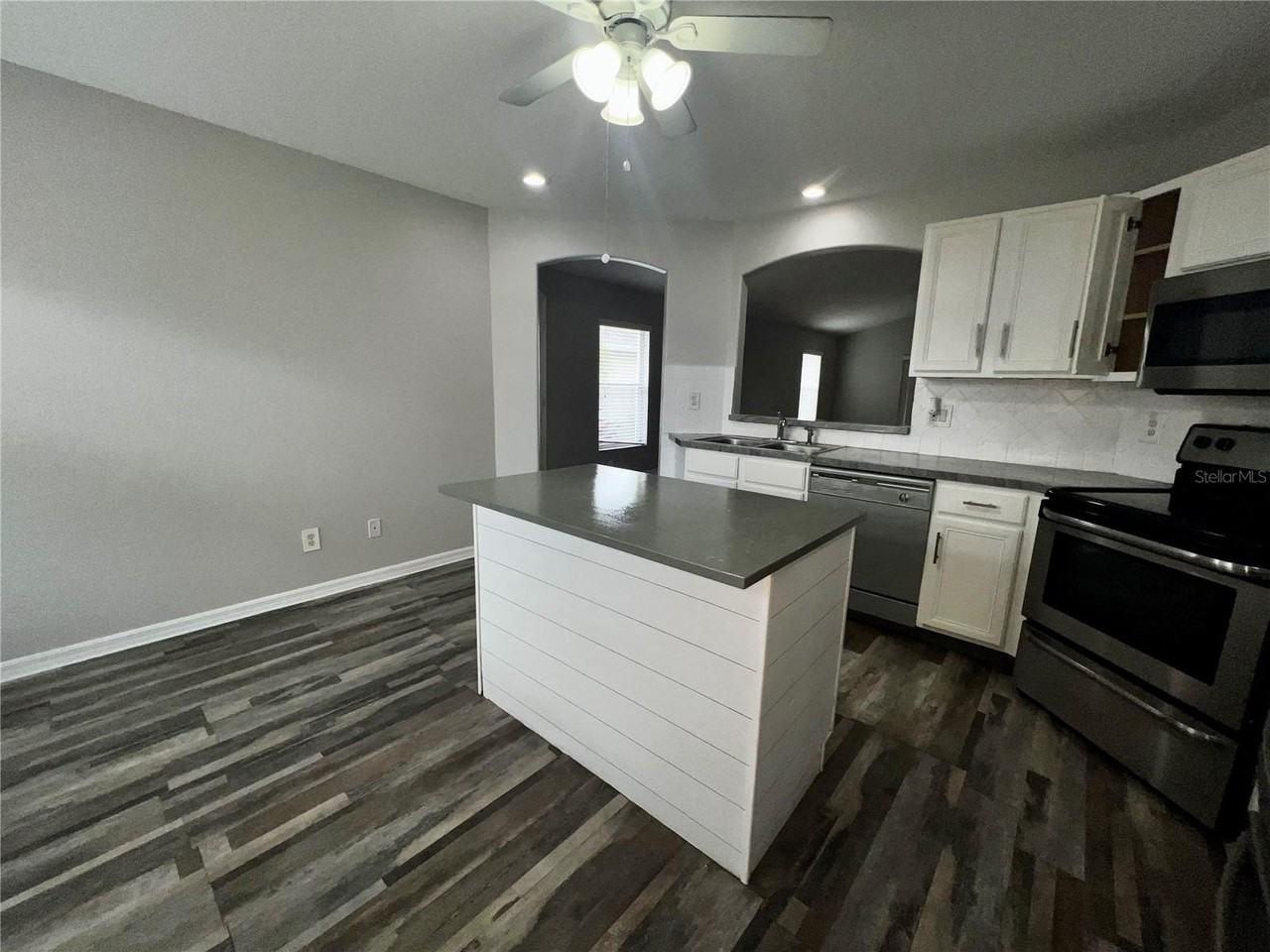 2620 Regency Oak Ln - Photo 5 of 36