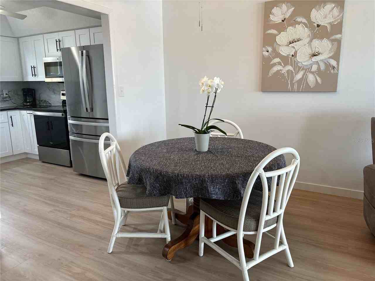 4725 Cove Cir #405 - Photo 7 of 23
