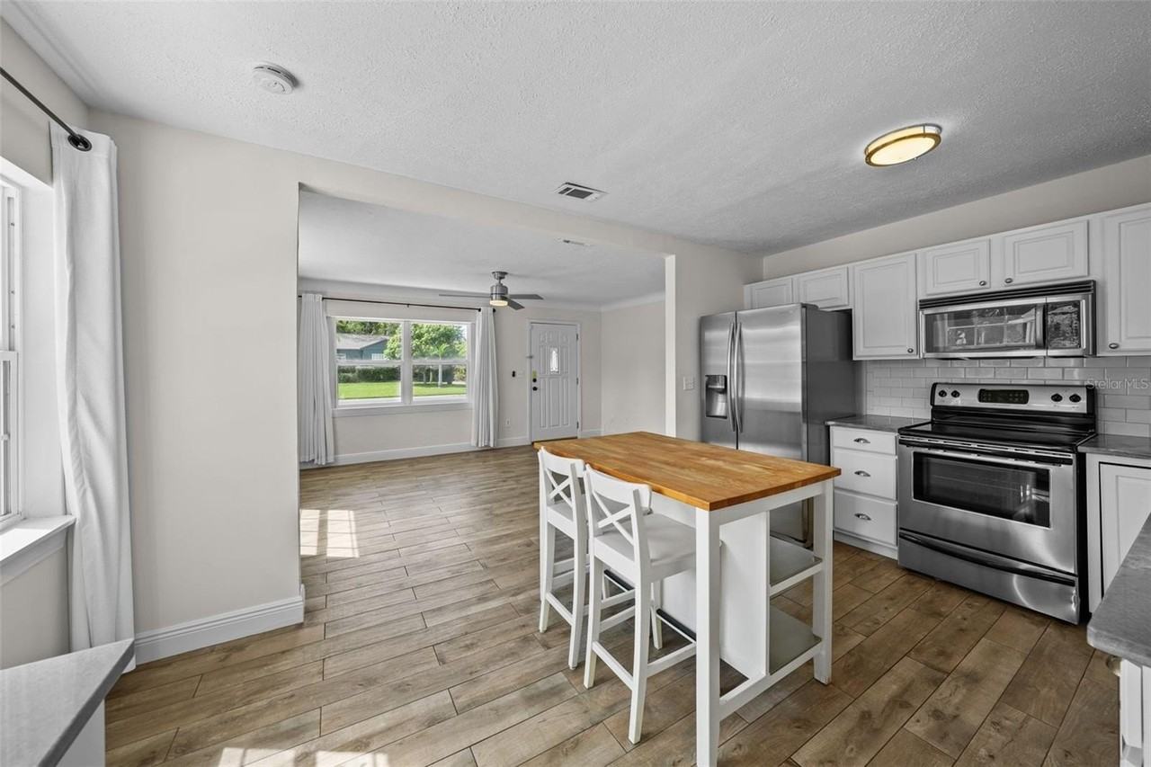 281 38th Ave Ne - Photo 6 of 37