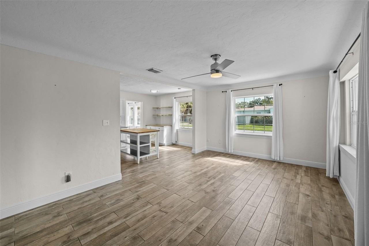281 38th Ave Ne - Photo 7 of 37