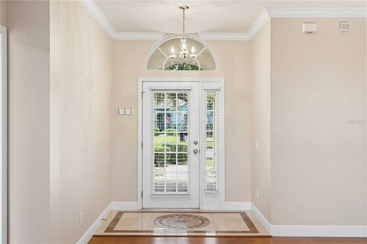 10115 Kingsbridge Ave - Photo 3 of 35