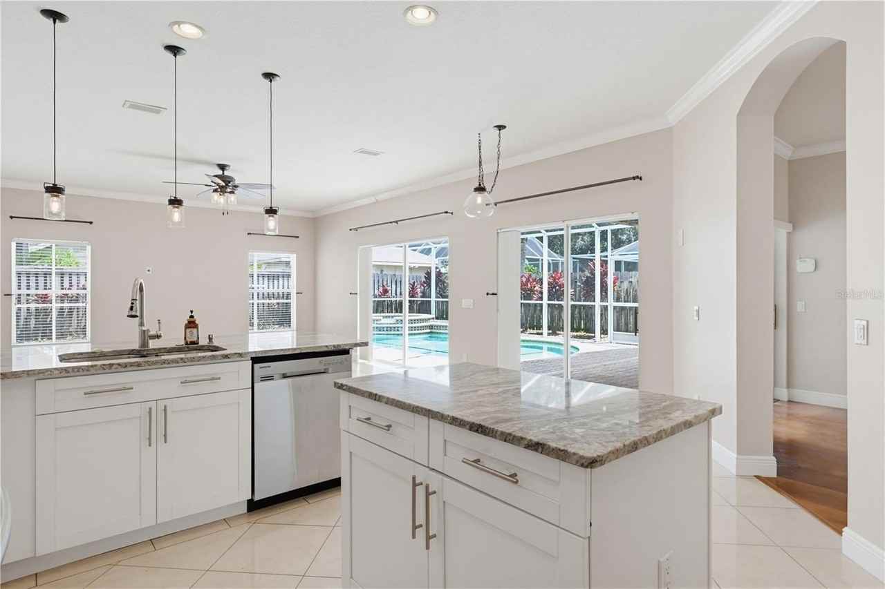 10115 Kingsbridge Ave - Photo 4 of 35