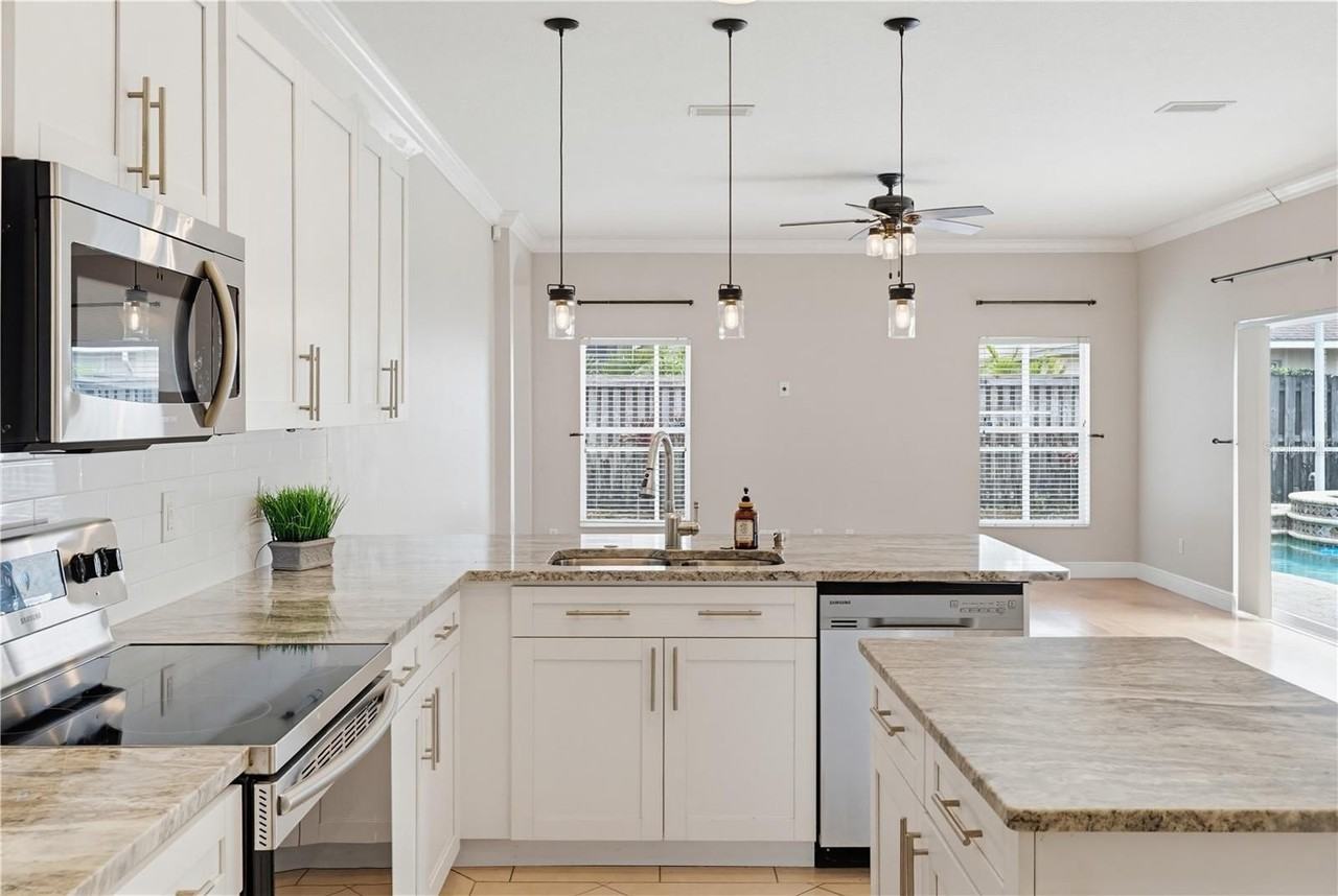 10115 Kingsbridge Ave - Photo 6 of 35