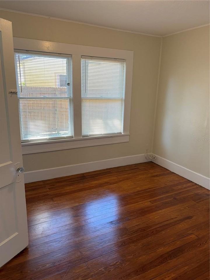 3844 Burlington Ave N - Photo 3 of 20