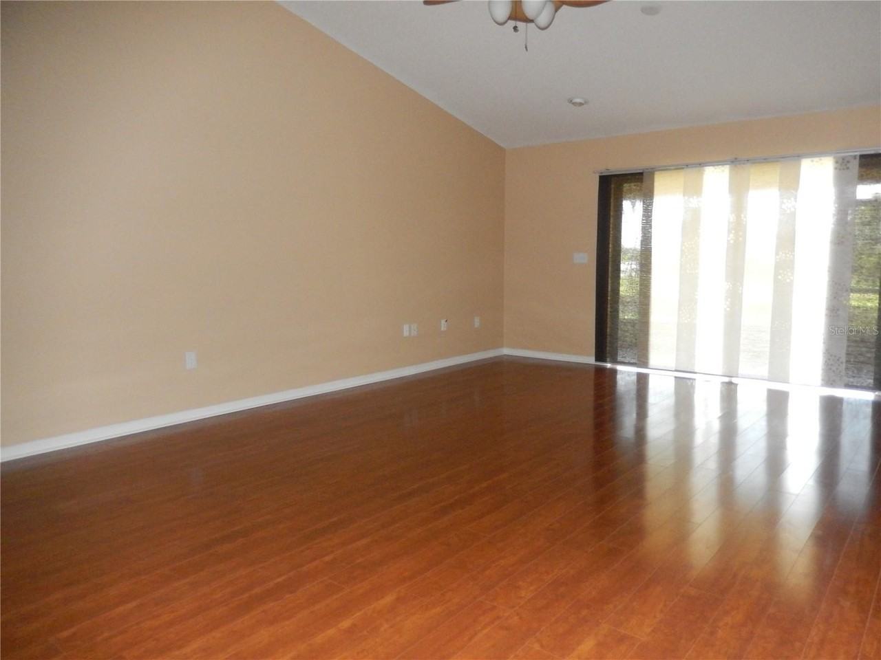 817 Frankford Dr - Photo 2 of 14