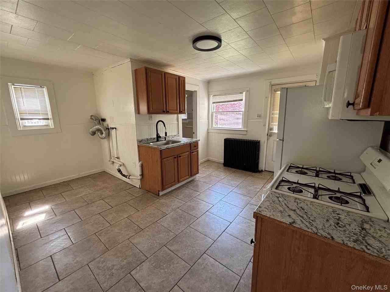16 Mansion St - Photo 5 of 22