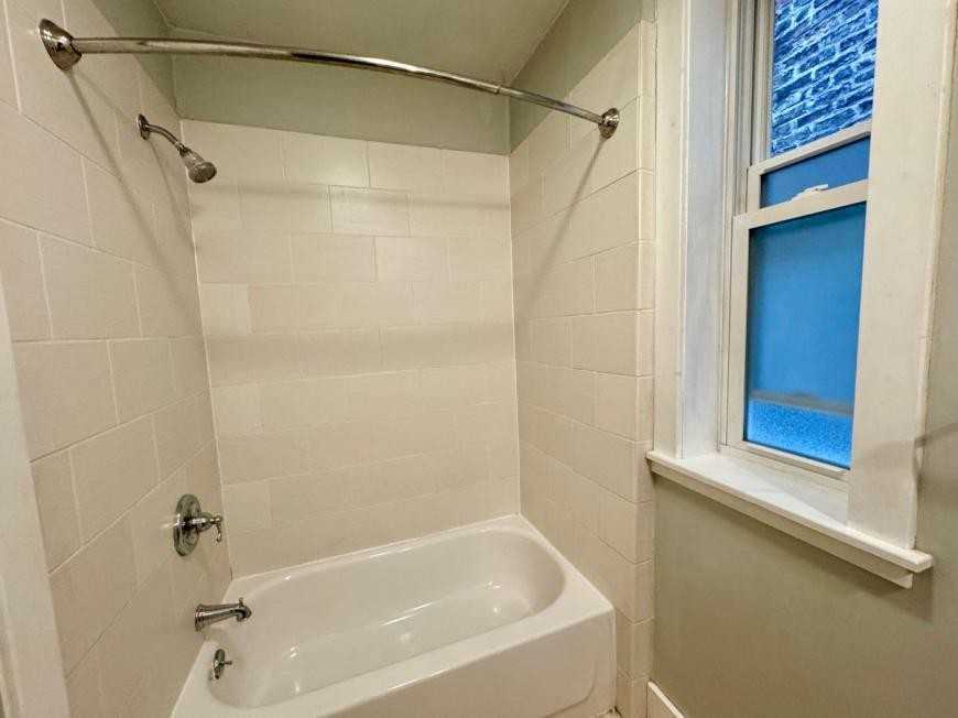 1039 N Wood St - Photo 7 of 10