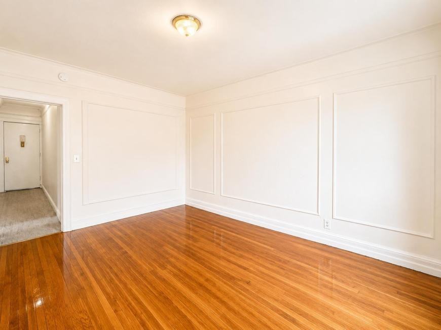 2507 Cruger Ave - Photo 2 of 10