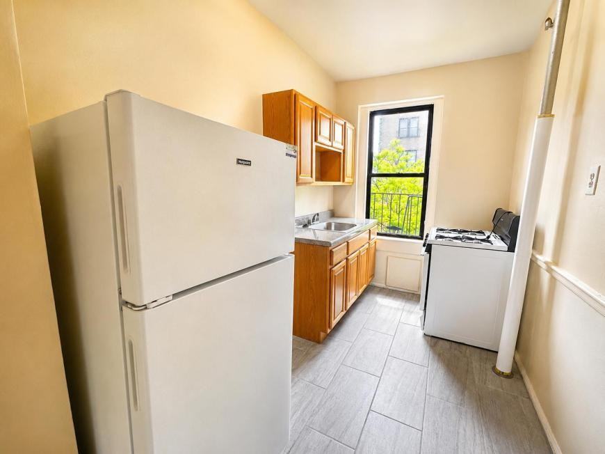 2507 Cruger Ave - Photo 6 of 10