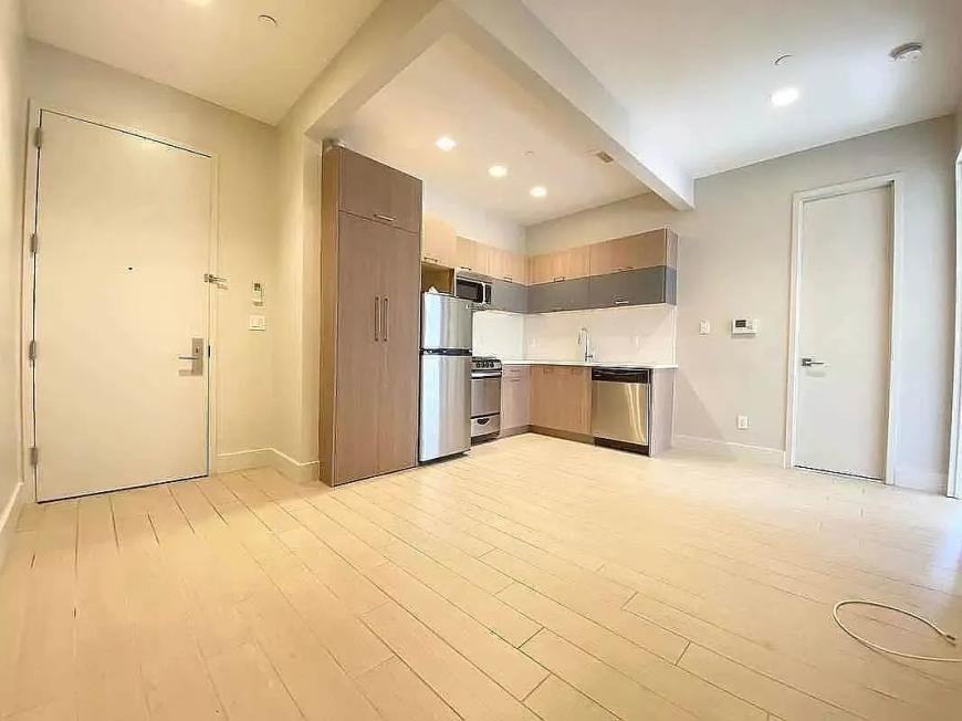 273 W 138th St - Photo 2 of 10