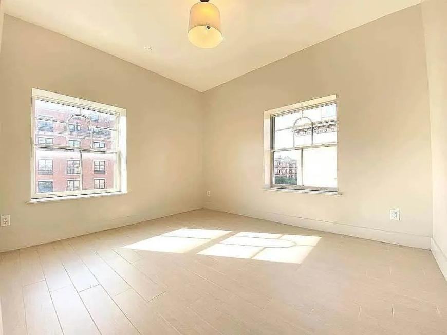 273 W 138th St - Photo 3 of 10