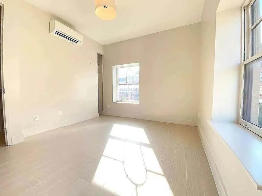 273 W 138th St - Photo 4 of 10