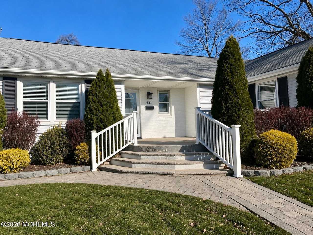 621 Myrtle Ave - Photo 2 of 14