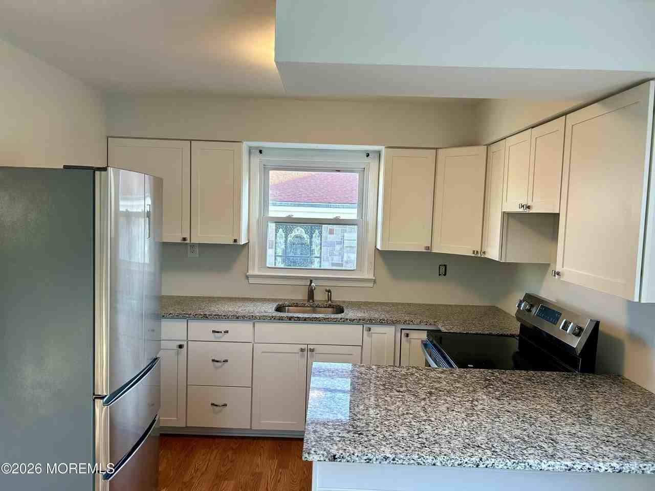 433 Garfield Ln - Photo 4 of 13