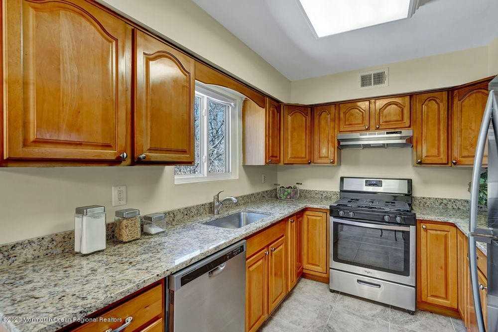 415 Middlewood Rd - Photo 5 of 13
