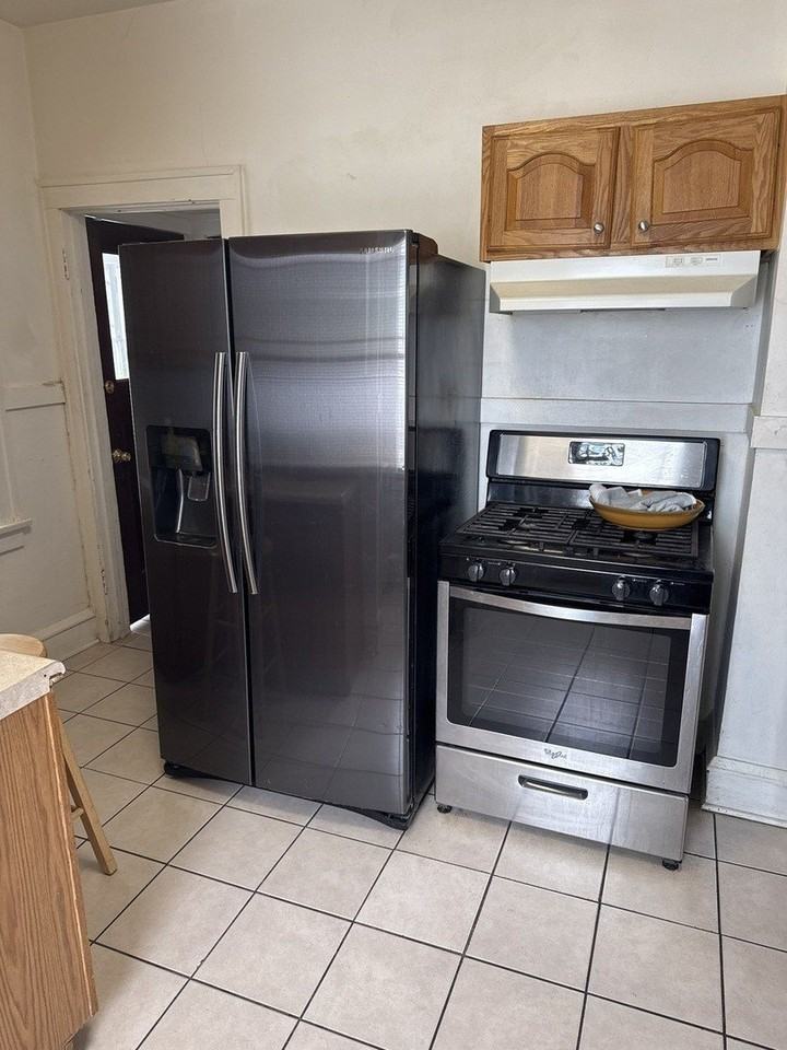 1425 Lincoln St - Photo 2 of 6