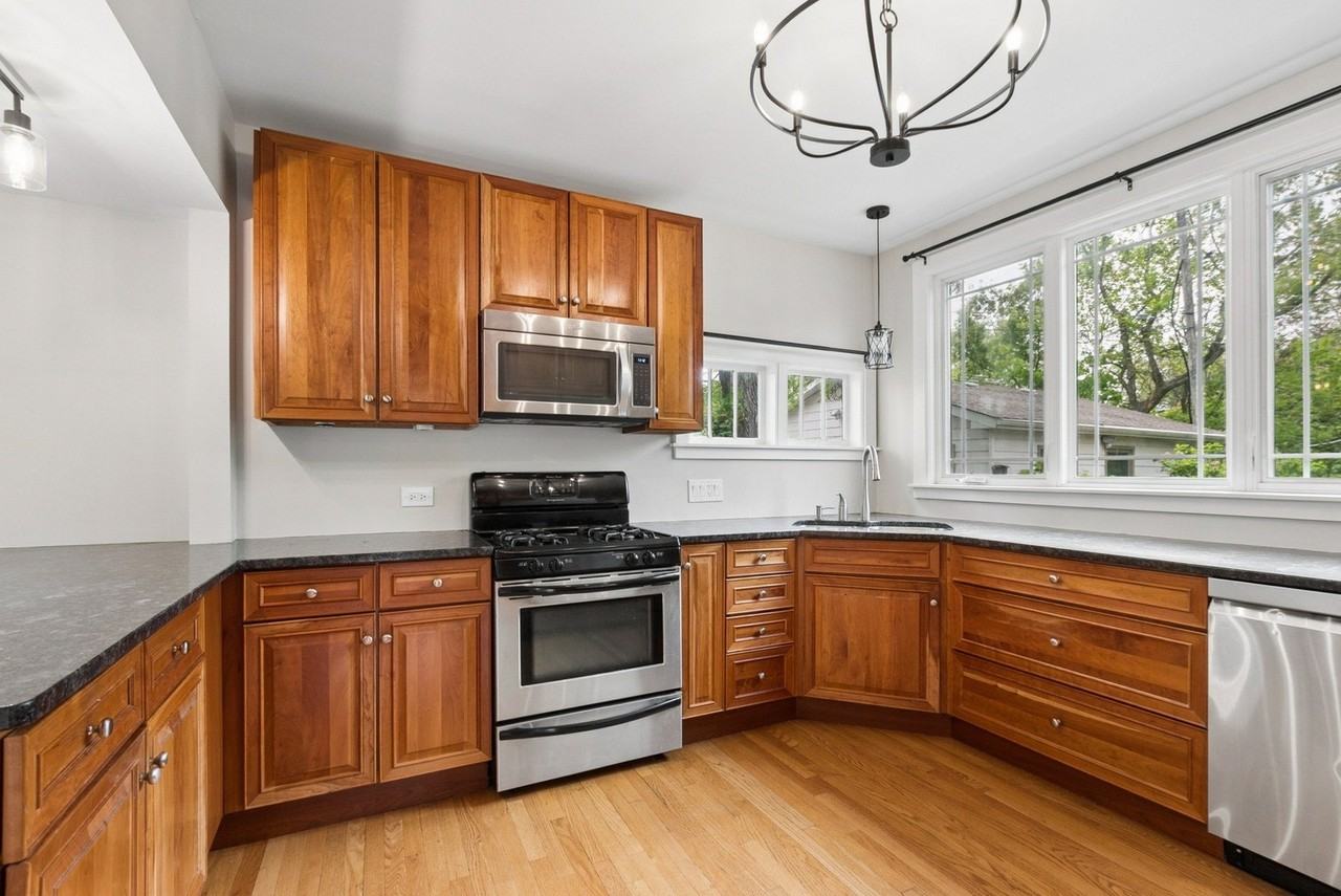 634 E 5th Ave - Photo 4 of 18
