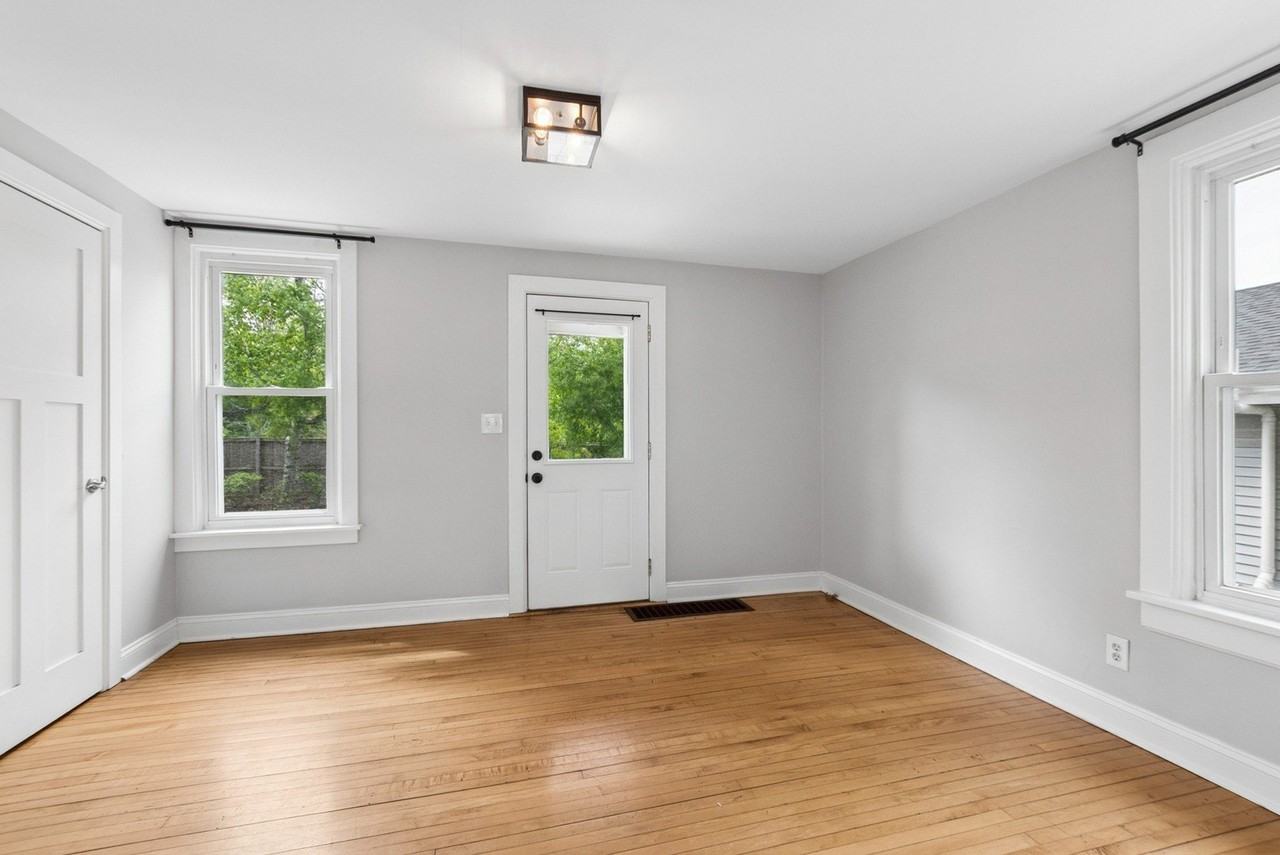 634 E 5th Ave - Photo 5 of 18