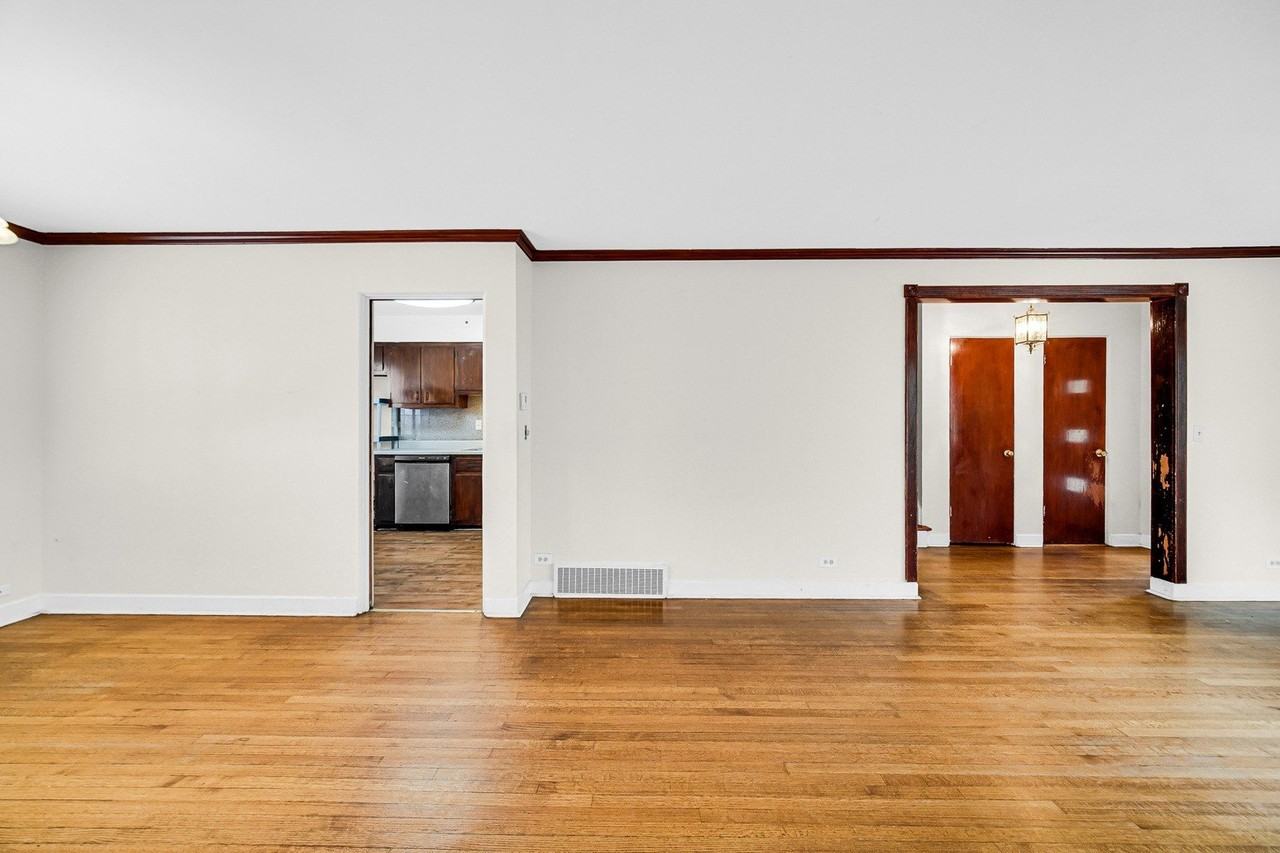 7248 N Ridge Blvd - Photo 3 of 27