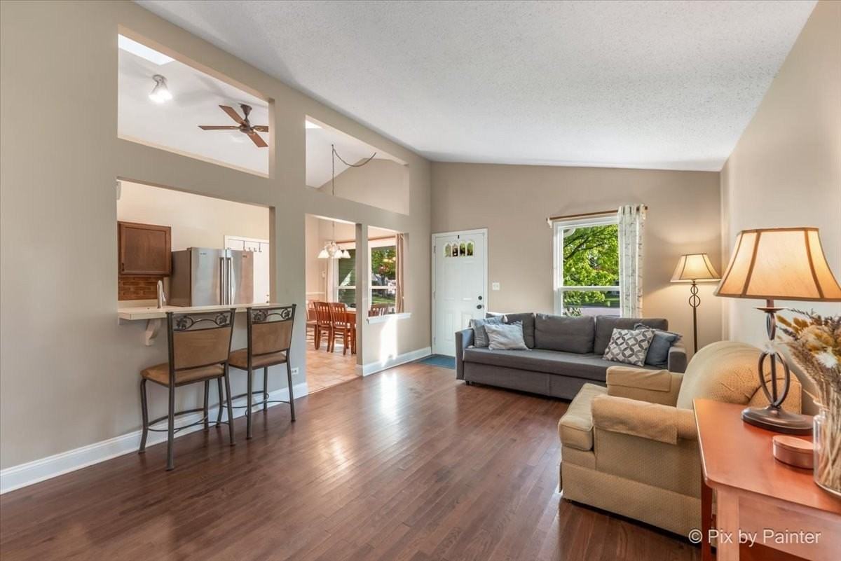 417 Bayview Ave - Photo 4 of 39