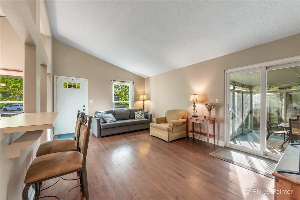 417 Bayview Ave - Photo 6 of 39