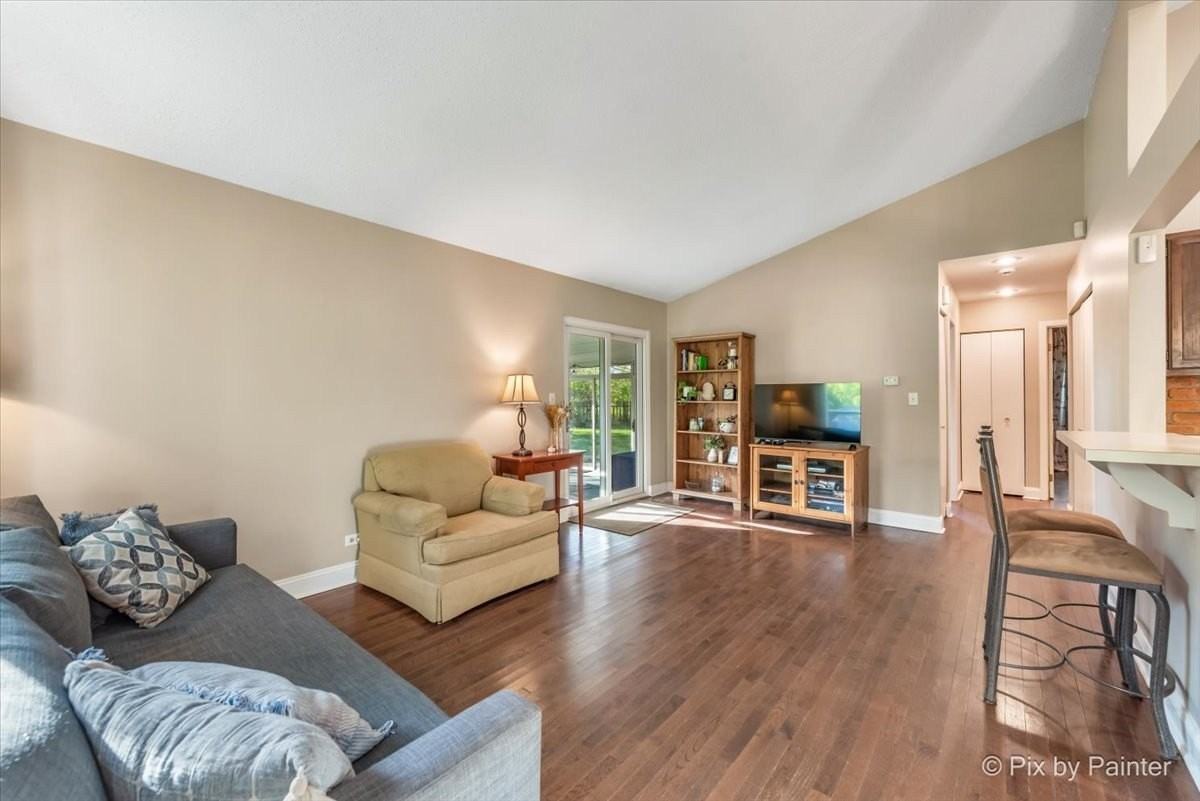417 Bayview Ave - Photo 7 of 39